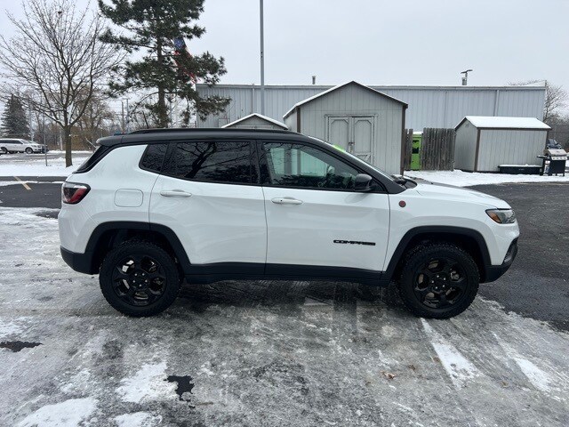 2024 Jeep Compass Trailhawk photo 2