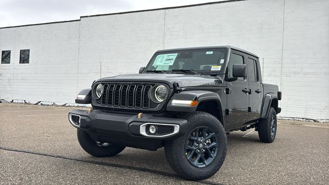 2026 Jeep Gladiator 85th Anniversary Edition Auto's photo