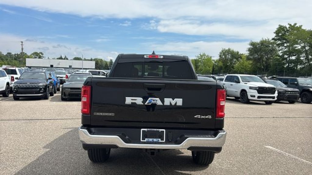 New 2027 Ram 1500 BIG HORN CREW CAB 4X4 5'7 BOX Pickup