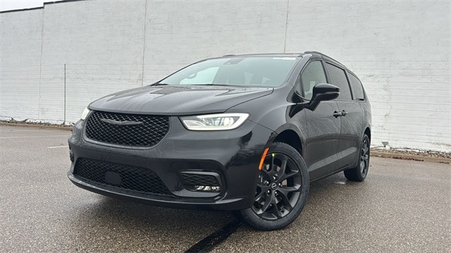 2026 Chrysler Pacifica Limited's photo