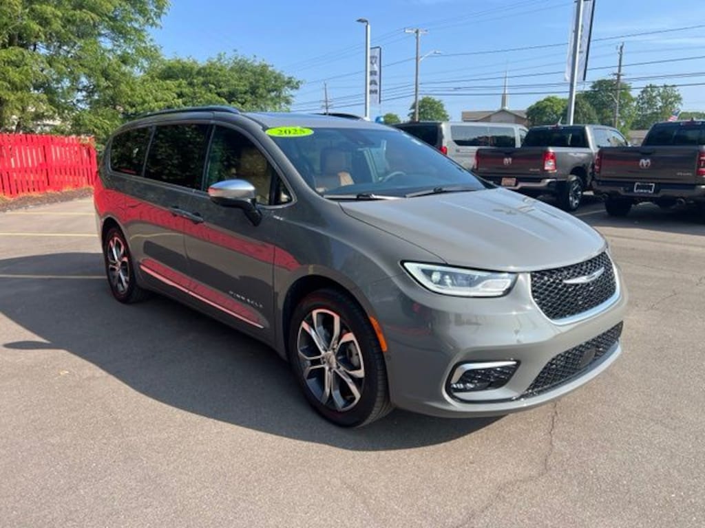 Certified 2025 Chrysler Pacifica Pinnacle Minivan/Van