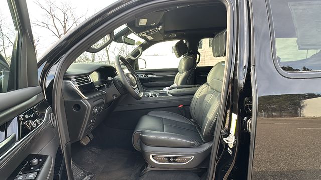 2025 Jeep Grand Wagoneer Series II - Photo 11