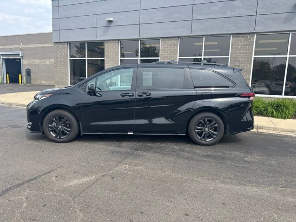 Used 2025 Toyota Sienna XSE Minivan/Van