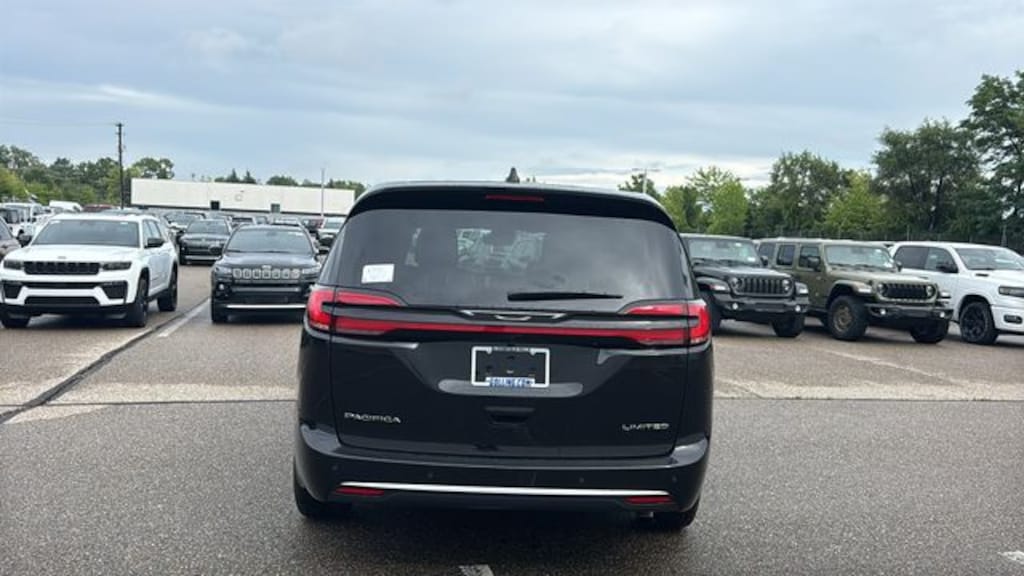 New 2027 Chrysler Pacifica LIMITED Passenger Van