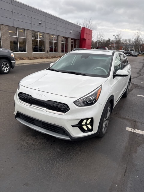 2022 Kia Niro Touring SE's photo