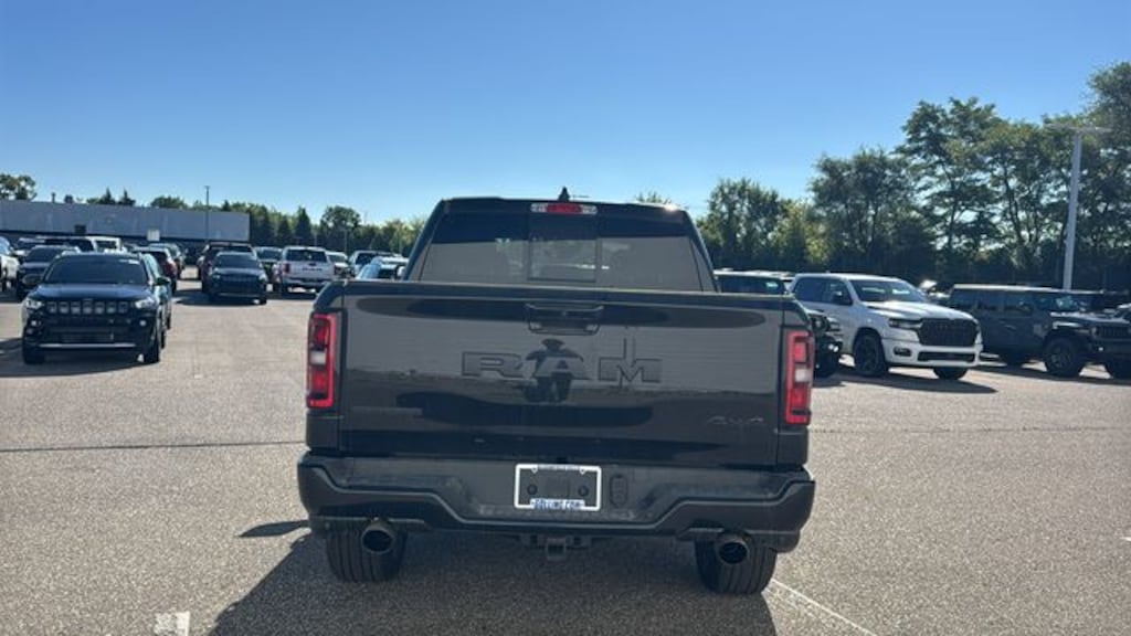 New 2026 Ram 1500 BIG HORN CREW CAB 4X4 5'7 BOX Pickup