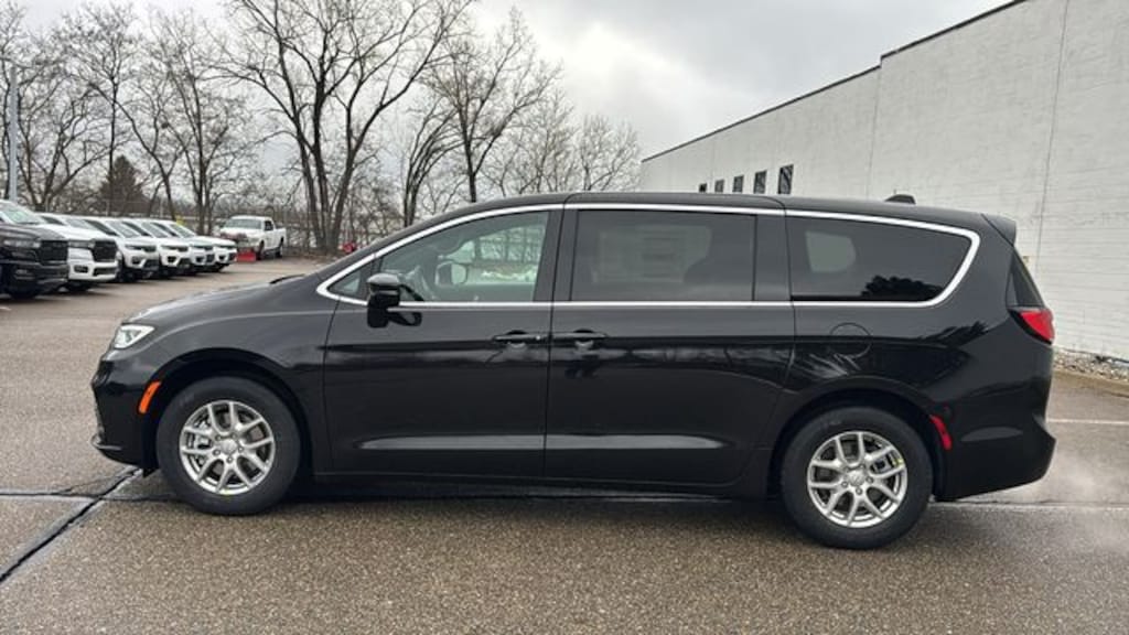 New 2026 Chrysler Pacifica SELECT Passenger Van