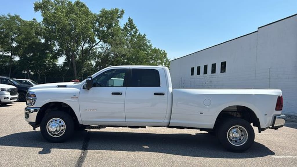 New 2026 Ram 3500 BIG HORN CREW CAB 4X4 8' BOX Pickup