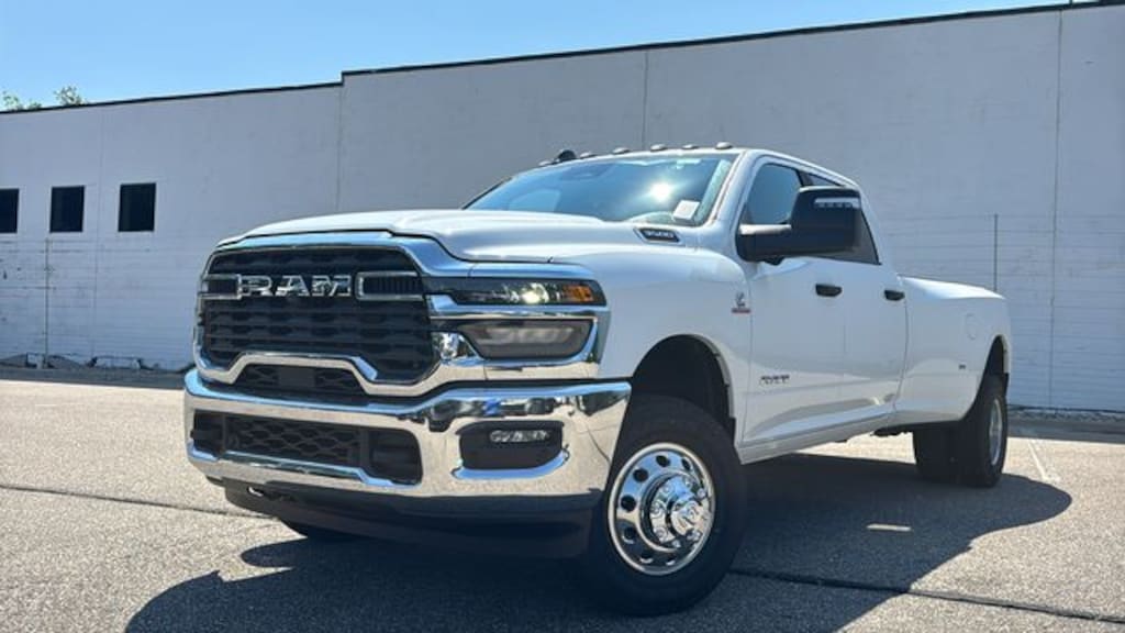 New 2026 Ram 3500 BIG HORN CREW CAB 4X4 8' BOX Pickup