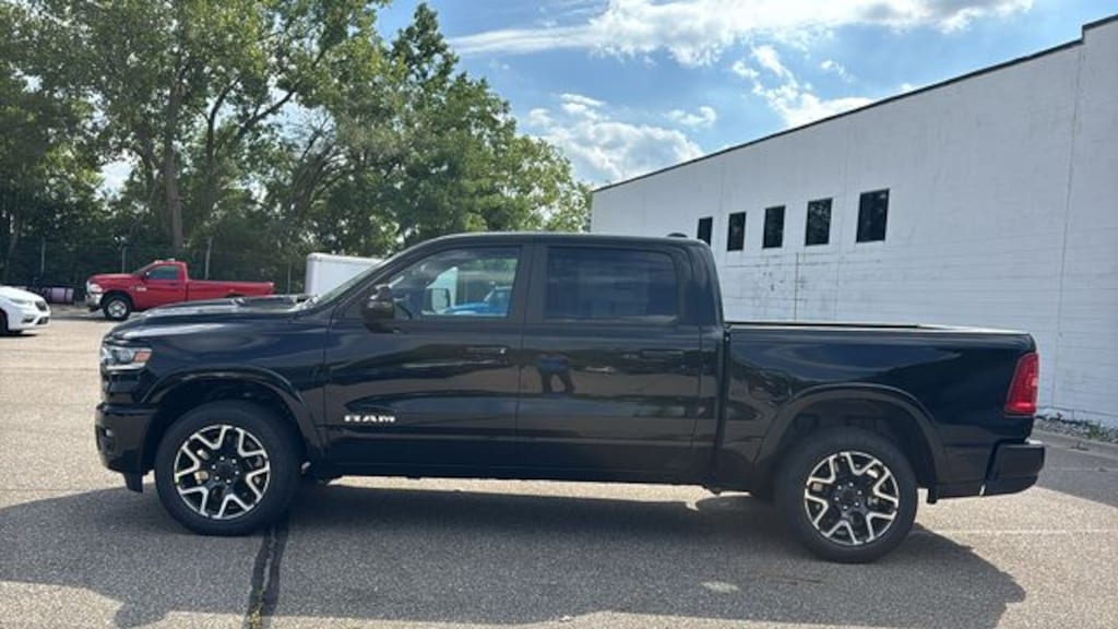 New 2027 Ram 1500 LARAMIE CREW CAB 4X4 5'7 BOX Pickup