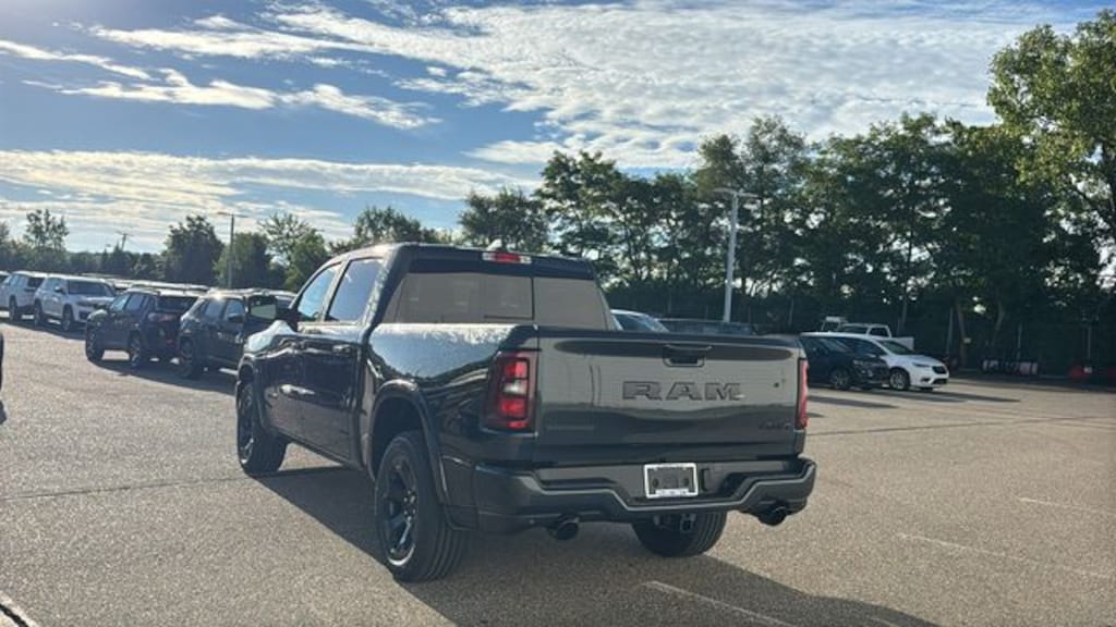 New 2027 Ram 1500 BIG HORN CREW CAB 4X4 5'7 BOX Pickup