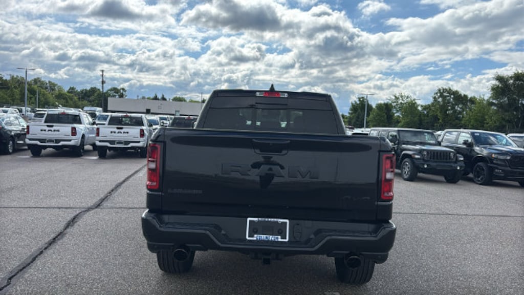 New 2026 Ram 1500 LARAMIE CREW CAB 4X4 5'7 BOX Pickup