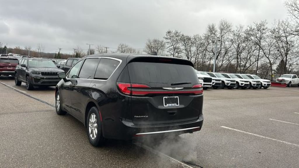 New 2026 Chrysler Pacifica SELECT Passenger Van