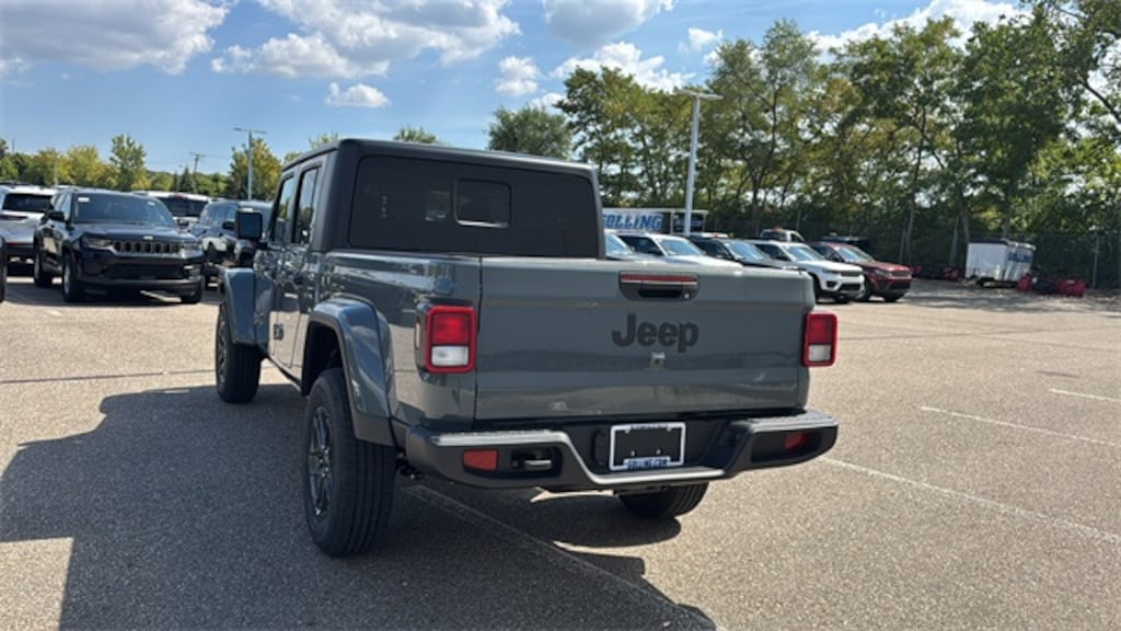 New 2025 Jeep Gladiator Sport Pickup