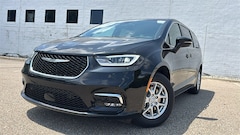 2025 Chrysler Pacifica Select Passenger Van
