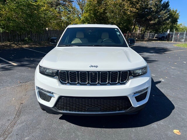 2024 Jeep Grand Cherokee Limited photo 2