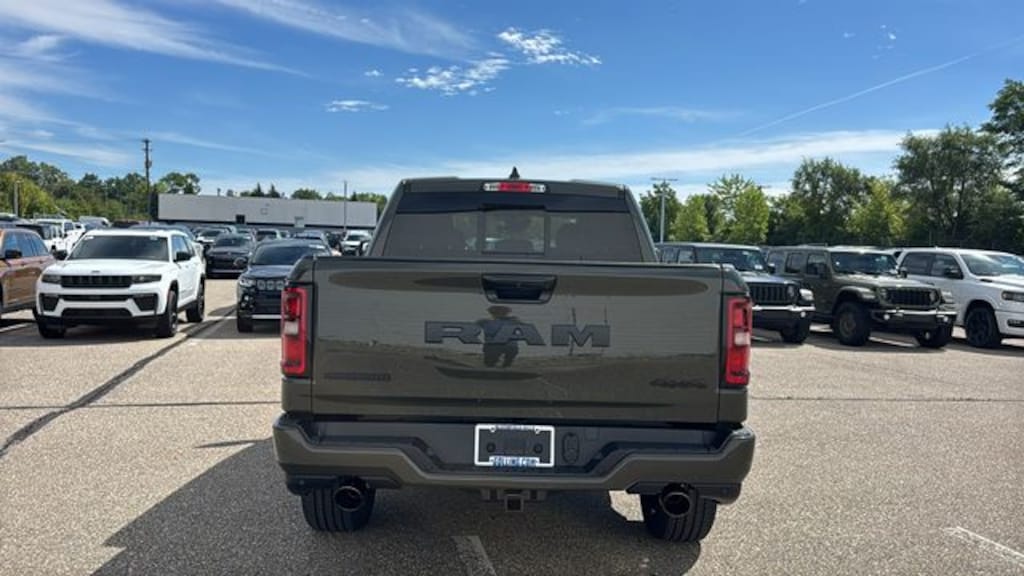 New 2027 Ram 1500 BIG HORN CREW CAB 4X4 5'7 BOX Pickup