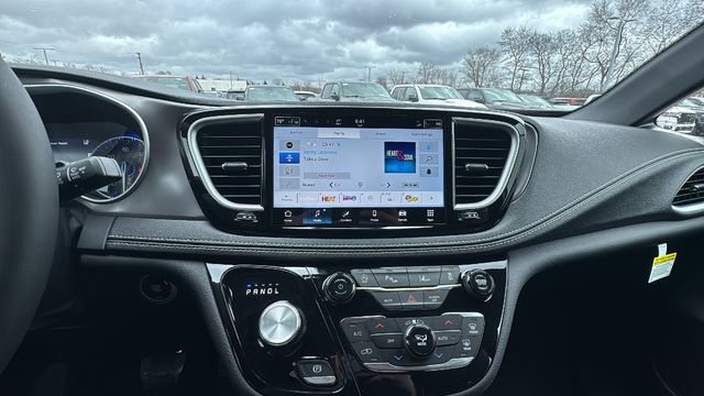 2026 Chrysler Pacifica Select - Photo 20
