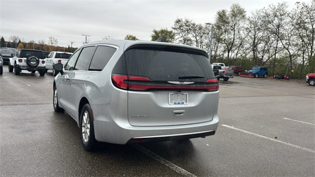New 2026 Chrysler Pacifica Select Passenger Van