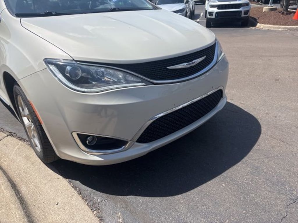 Certified 2019 Chrysler Pacifica Limited Minivan/Van