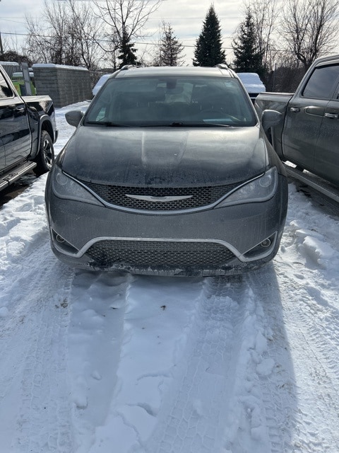 Used 2019 Chrysler Pacifica Touring L with VIN 2C4RC1BG4KR627761 for sale in Bloomfield Township, MI