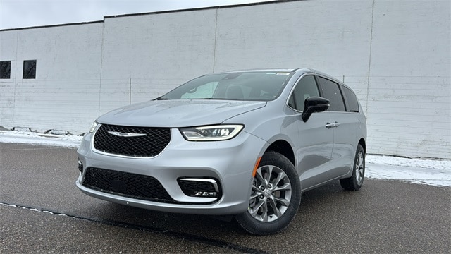 2026 Chrysler Pacifica Limited's photo