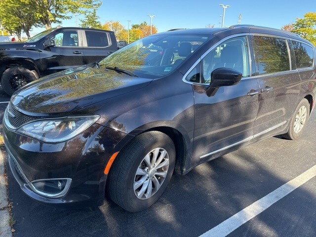 2018 Chrysler Pacifica Touring Plus photo 2