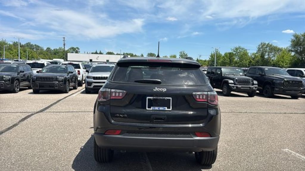 New 2026 Jeep Compass LIMITED ALTITUDE 4X4 Sport Utility