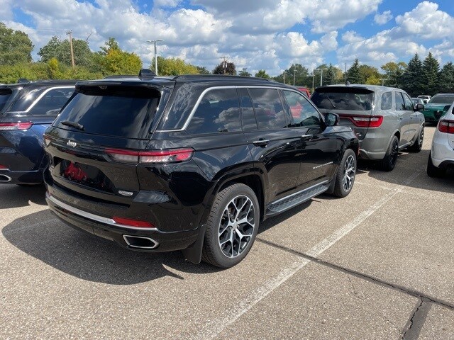 2024 Jeep Grand Cherokee Summit Reserve photo 3