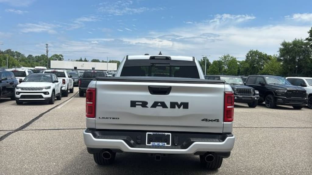 New 2026 Ram 1500 LIMITED CREW CAB 4X4 5'7 BOX Pickup