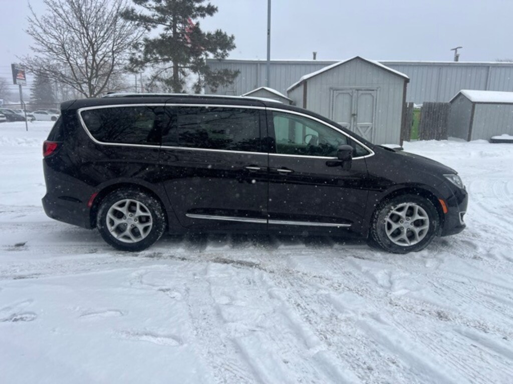 Used 2018 Chrysler Pacifica Touring L Plus Minivan/Van