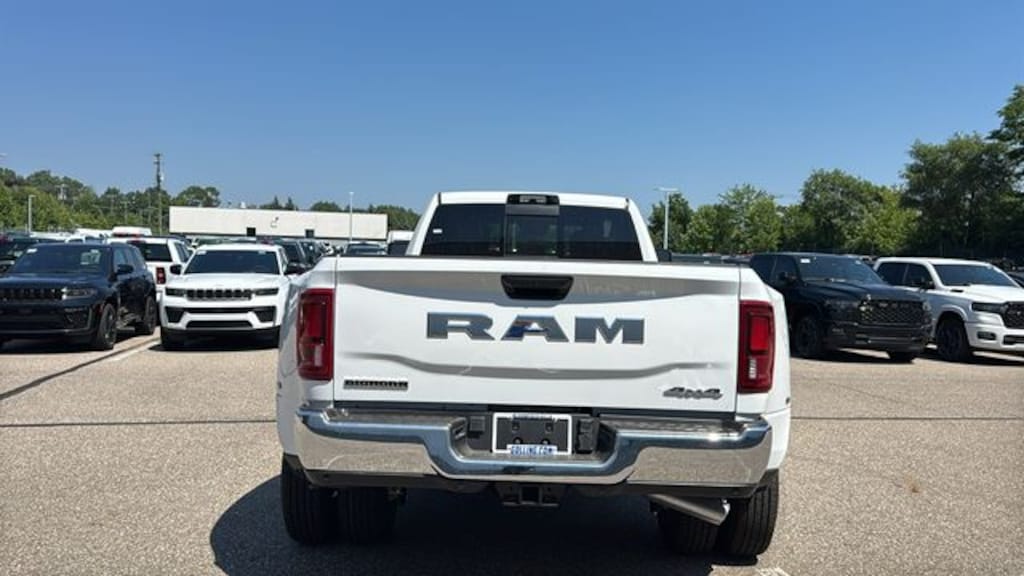 New 2026 Ram 3500 BIG HORN CREW CAB 4X4 8' BOX Pickup