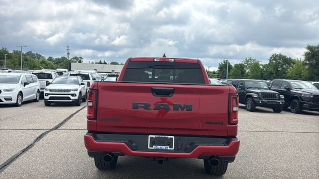 New 2026 Ram 1500 LARAMIE CREW CAB 4X4 5'7 BOX Pickup