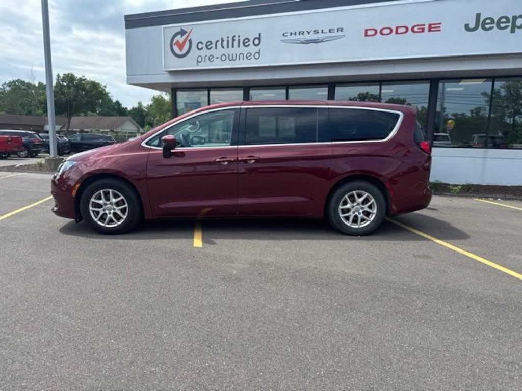 Used 2017 Chrysler Pacifica Touring Minivan/Van