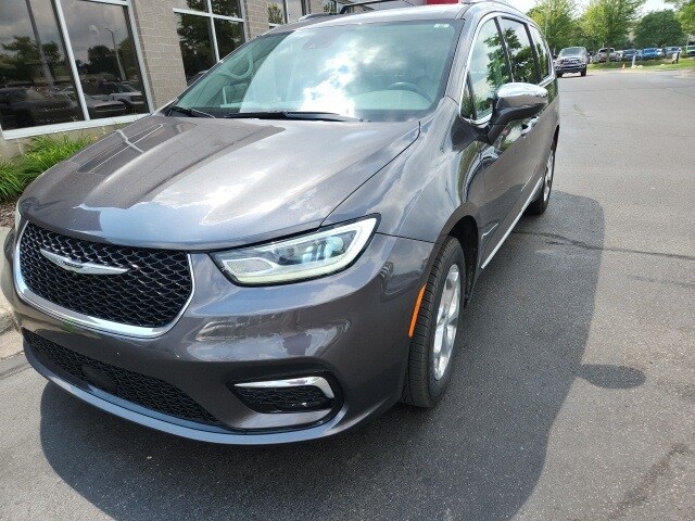 2021 Chrysler Pacifica Limited photo 2