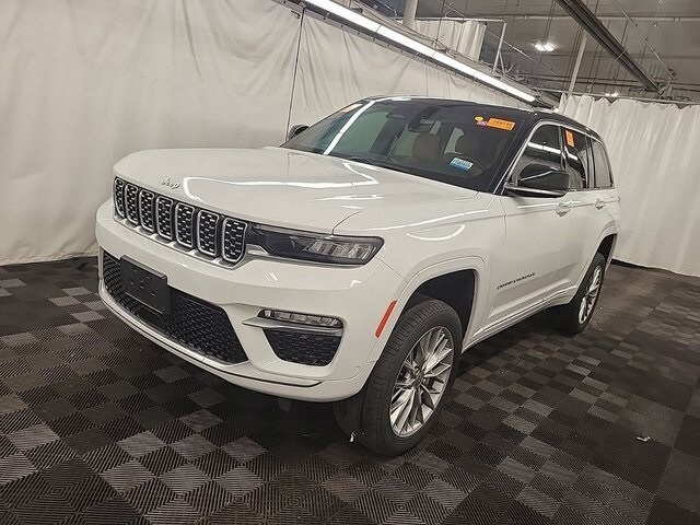 2022 Jeep Grand Cherokee Summit photo 2