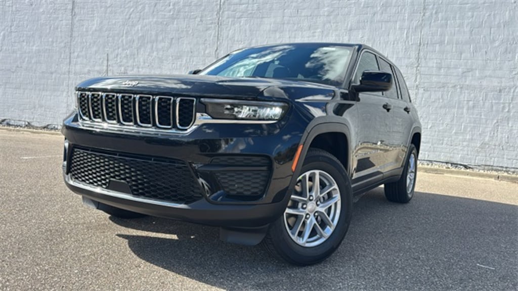 New 2025 Jeep Grand Cherokee LAREDO X 4X4 Sport Utility