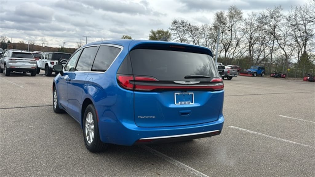 New 2026 Chrysler Pacifica Select Passenger Van