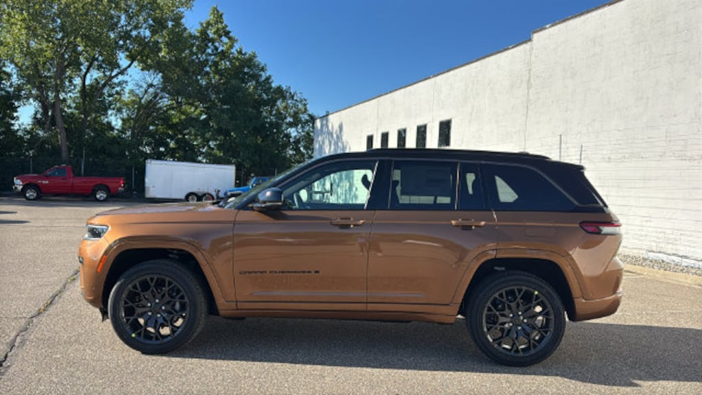 New 2027 Jeep Grand Cherokee SUMMIT 4X4 Sport Utility