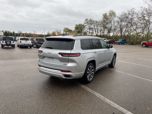 2024 Jeep Grand Cherokee Overland photo 3