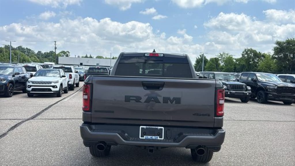New 2026 Ram 1500 BIG HORN CREW CAB 4X4 5'7 BOX Pickup