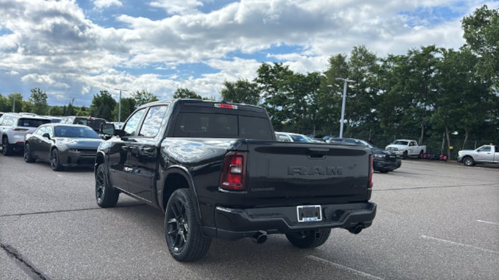 New 2026 Ram 1500 LARAMIE CREW CAB 4X4 5'7 BOX Pickup