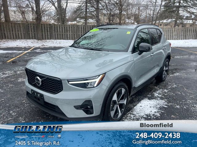 2025 Volvo XC40 B5 Plus Dark AWD's photo
