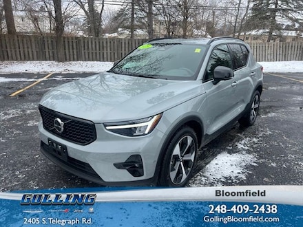 2025 Volvo XC40 B5 Plus Dark Theme SUV