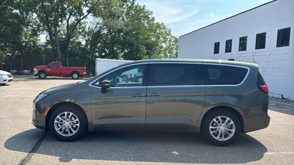 New 2027 Chrysler Pacifica SELECT Passenger Van