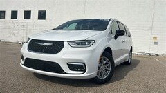 2026 Chrysler Pacifica Select Passenger Van