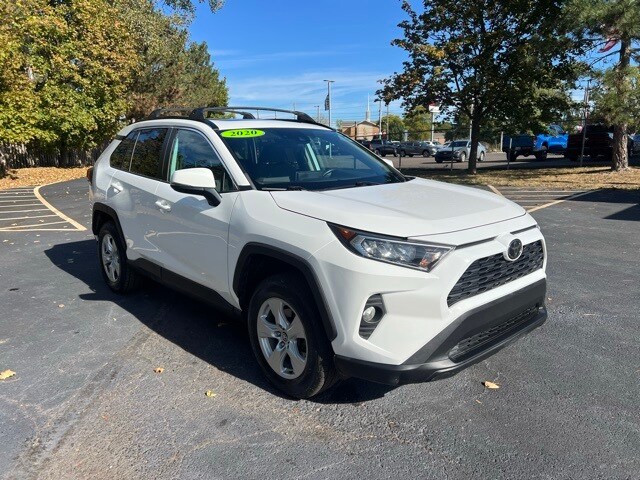 2020 Toyota RAV4 XLE photo 4