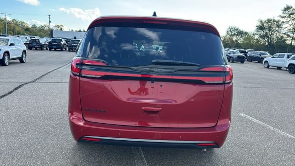 New 2026 Chrysler Pacifica SELECT Passenger Van