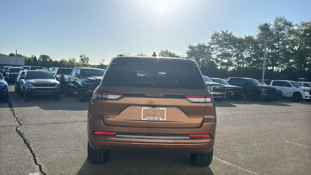 New 2027 Jeep Grand Cherokee 2 Row LIMITED 4X4 Sport Utility