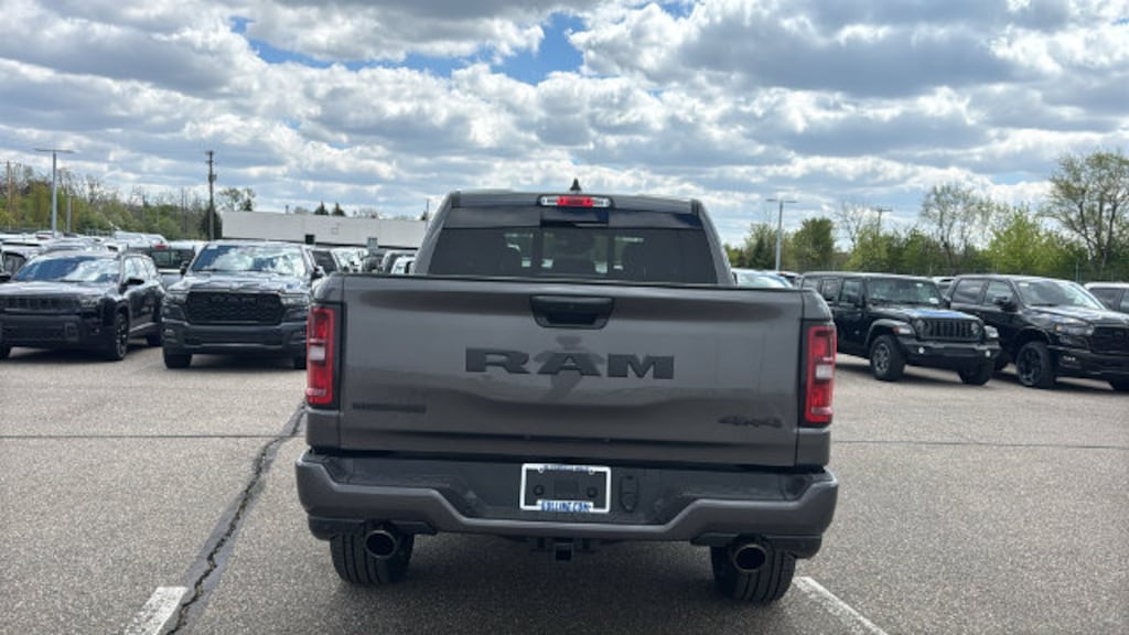New 2026 Ram 1500 BIG HORN CREW CAB 4X4 5'7 BOX Pickup
